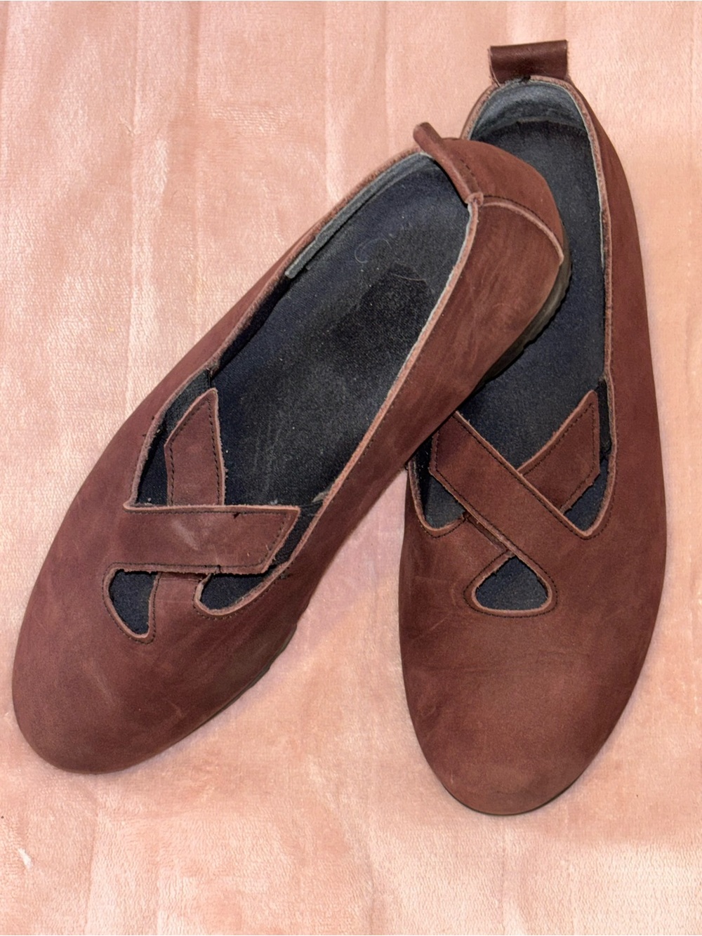 MUNRO Shoes Flats Loafers  Brown Suede Crisscross Strap
